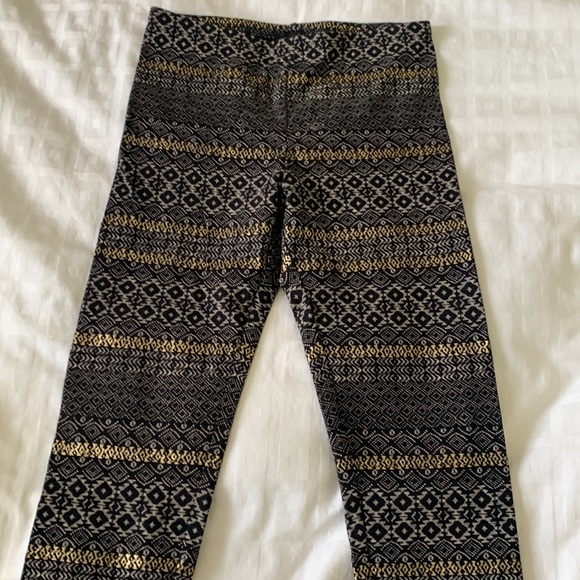 🆕 Old Navy Black Leggings - Picture 2 of 4